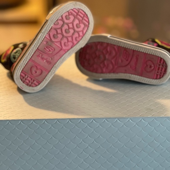 Little girl size 6 Skechers light up black high top sneakers. - Picture 4 of 4